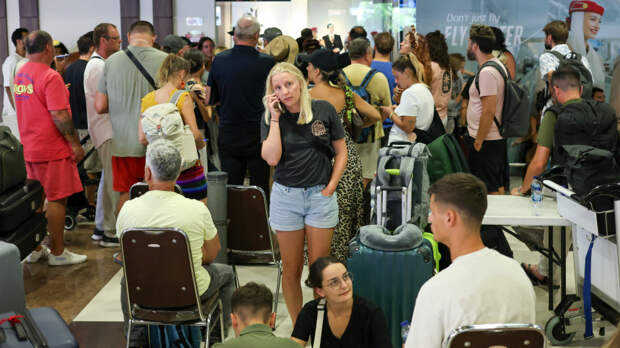 Билет домой: из Абу-Даби вылетает первый после начала кризиса самолет