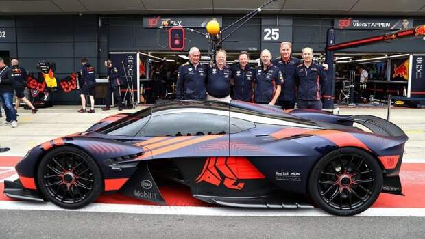 Aston Martin Valkyrie, разработанный в сотрудничестве с Red Bull Racing, впервые появился на публике Aston Martin Valkyrie, aston martin, red bull, авто, автомобили, гипрекар, суперкар, формула 1