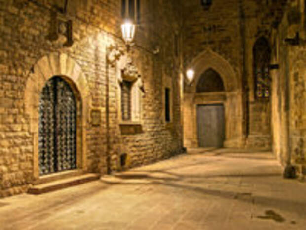 Испания. Барселона. Готический квартал. Gothic quarter, Barcelona, Spain. Фото matthi - Depositphotos