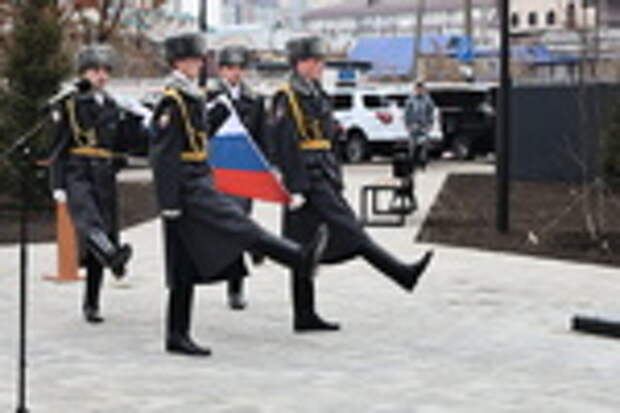 Памятник судебным приставам в Барнауле / Фото: Екатерина Смолихина / amic.ru