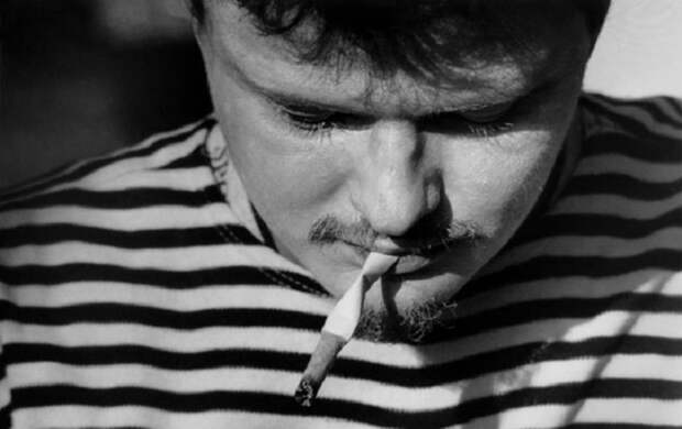 Перед подкуриванием сигарета разминалась / Фото: photographer.ru
