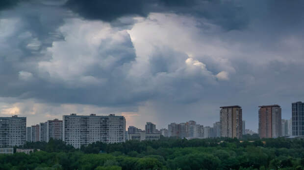 «Роскосмос» опубликовал снимок надвигающегося на Москву урагана