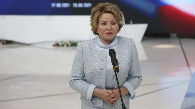 Матвиенко посетила раненых в ходе операции на Украине военных и вручила медали «За отвагу»