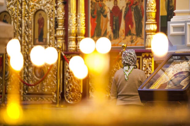 Протоиерей Козлов: в Великую субботу есть традиция поклоняться плащанице