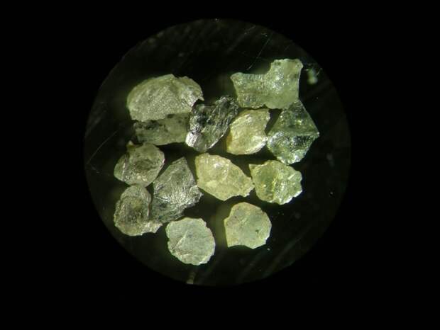 Кратер Попигай, который содержит самые крупные запасы редчайших алмазов в мире 