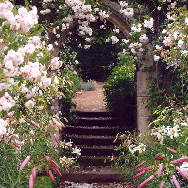 arbor-and-archway-in-garden1-10.jpg