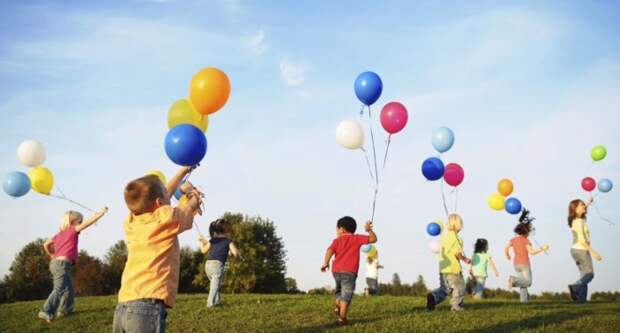 Воздушные шарики сегодня – неотъемлемый атрибут праздников. /Фото: 