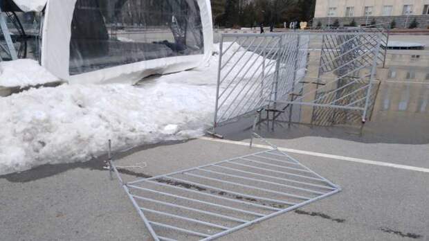 Оборванные провода и вырванные с корнем ели— новые последствия урагана на Ставрополье