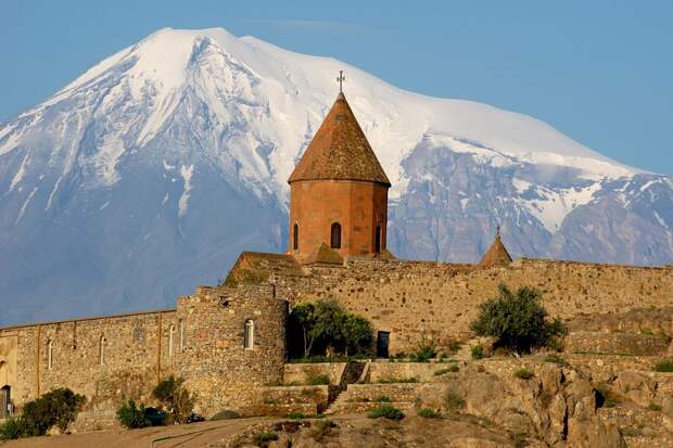 монастырь Хор Вирап в Армении на фоне Арарата