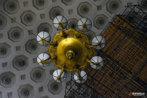 «Новости, от которых у всех волосы дыбом встали, появились из ниоткуда». Что происходит с Биржей