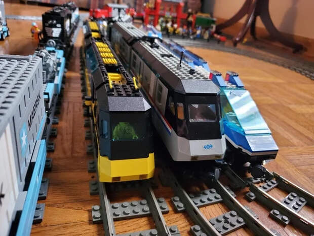 Примеры разнообразных поделок от любителей LEGO