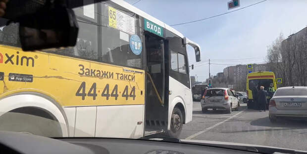ДТП с маршруткой произошло на улице Новосёлов в Рязани