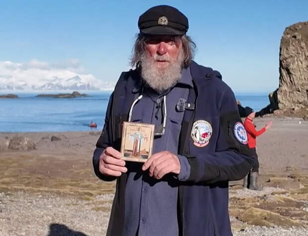 Путешественник Фёдор Конюхов передал в Смоленск икону Николая Чудотворца