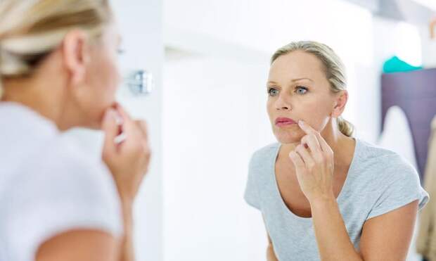 4 упражнения, которые помогут избавиться от второго подбородка у женщин после 55 лет