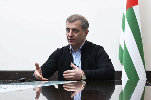 На границе с Россией задержан глава оппозиции Абхазии Адгур Ардзинба