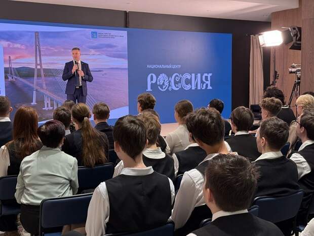 Впервые в истории «Цифрового ликбеза» Сбер провёл урок для тысяч учеников Приморского края