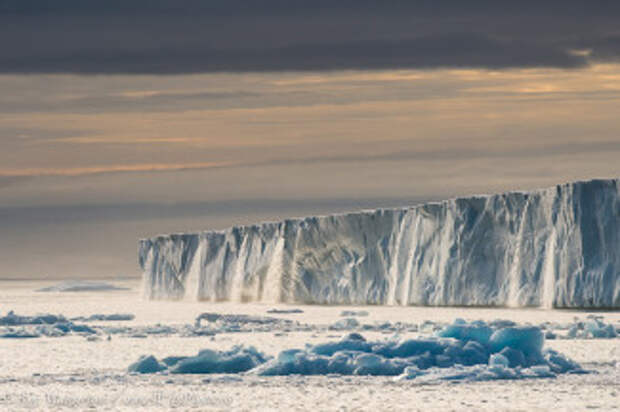 Свальбард – удивительный мир бело-голубых айсбергов, хрустальных водопадов, ледников и фьордов.