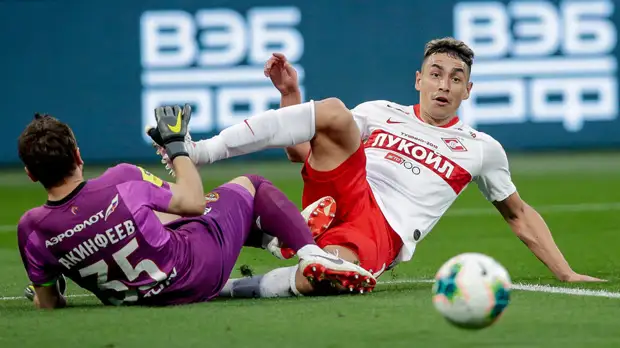 ЦСКА обыгрывает «Спартак» после первого тайма матча 25-го тура РПЛ