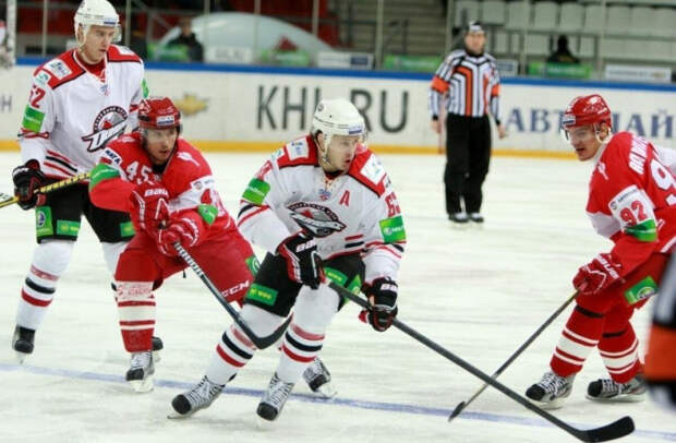 Бандеровец не играет в хоккей