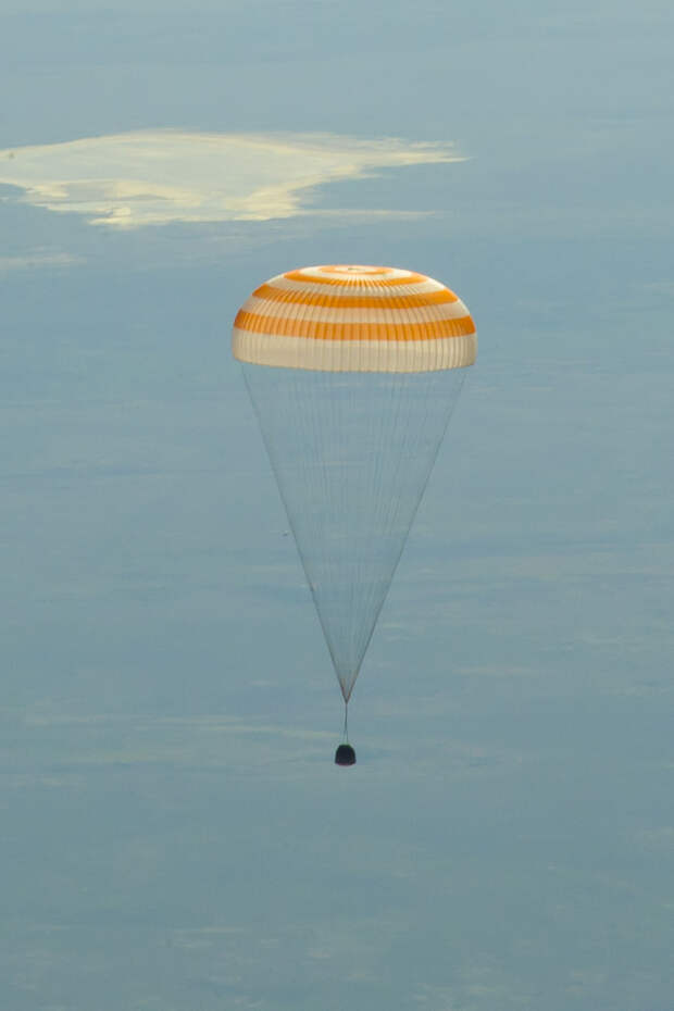 Космонавты экспедиции МС-07 вернулись с Международной космической станции на Землю космонавт, Приземление, Союз, МС-07, видео, длиннопост