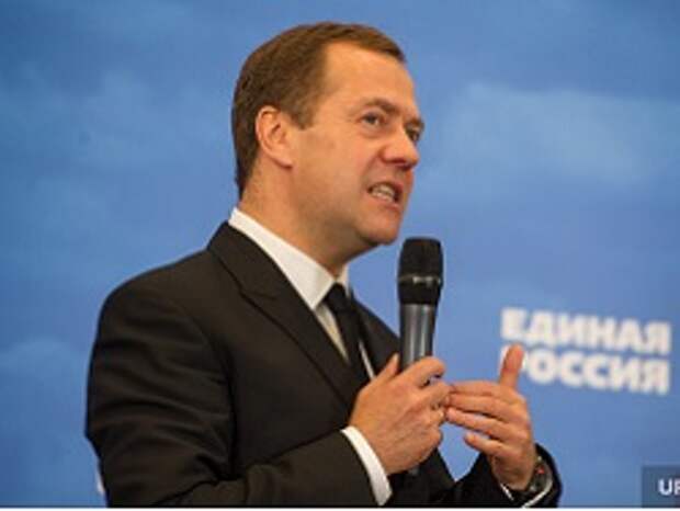 Медведев назвал Навального "обормотом и проходимцем"