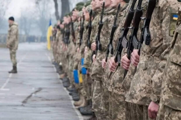 На Украине не вставшие на воинский учет 17-летние юноши будут платить штраф