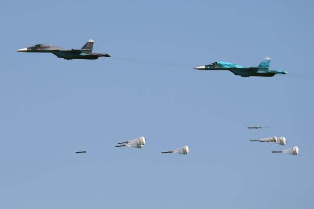 ФАБ-3000 снесла набитый украинскими бойцами ДК, это сняли на видео