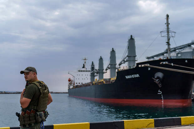 "Изнанка": в порту Одессы загорелся контейнерный терминал после ударов