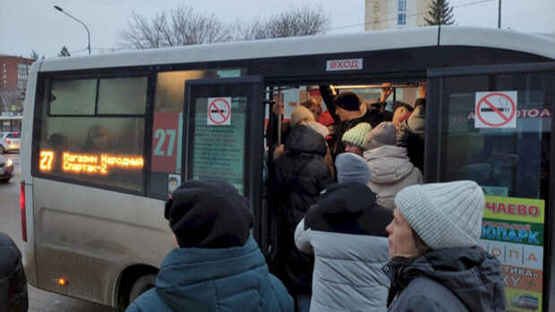 В Барнауле водитель маршрутки выгнал пассажирку с собакой