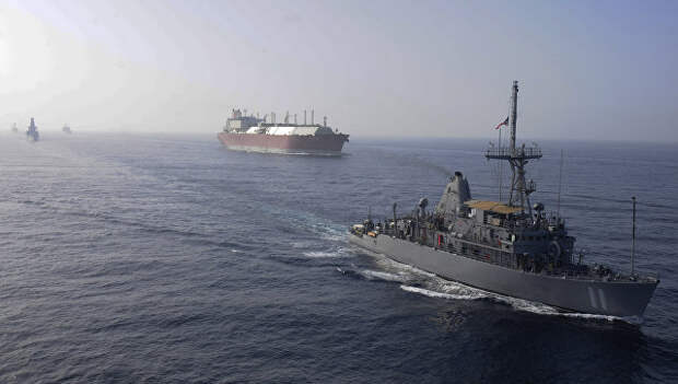 Флот ВМС США сопровождает танкер для перевозки СПГ. Архивное фото