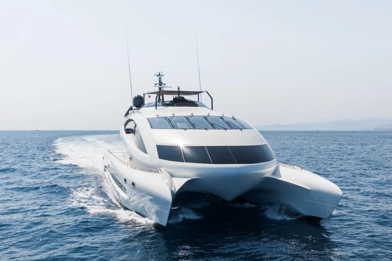 Суперяхта Royal Falcon One — космический корабль на воде разработанный совместно с Porsche