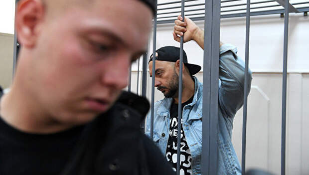 Режиссер Кирилл Серебренников на заседании Басманного суда в Москве. Архивное фото