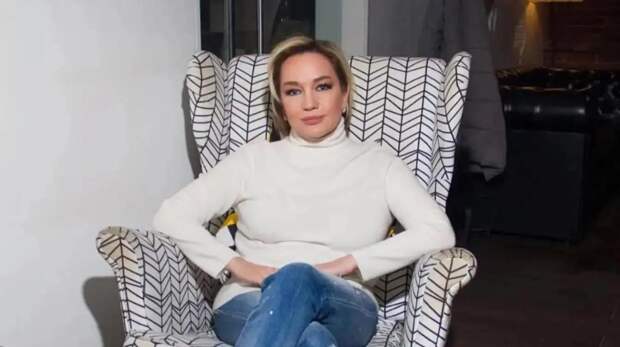 Буланова рассказала, как "выкручивается", если забыла текст песни