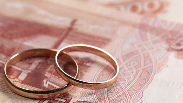 Председатель СДСЖР Епифанова: в ряде регионов за долгий брак положены выплаты