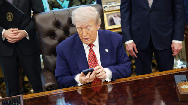 Иранская сторона «потроллила» Трампа в соцсетях после слов об Ормузском проливе