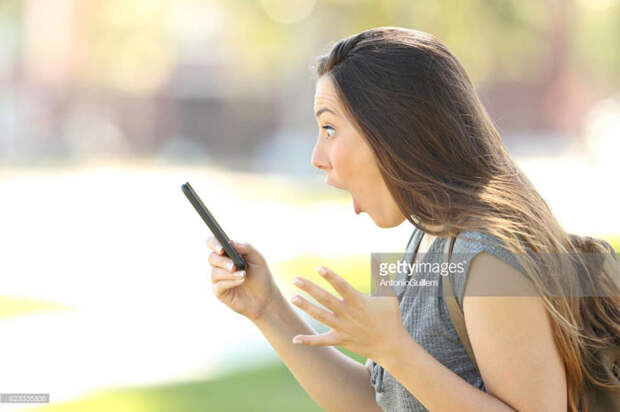 distracted-boyfriend-meme-girl-shocked-funny-stock-photos-carla-ramos-gil-43