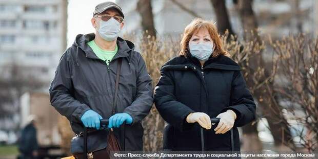 Более 25 тыс кг продуктов доставили москвичам социальные работники
