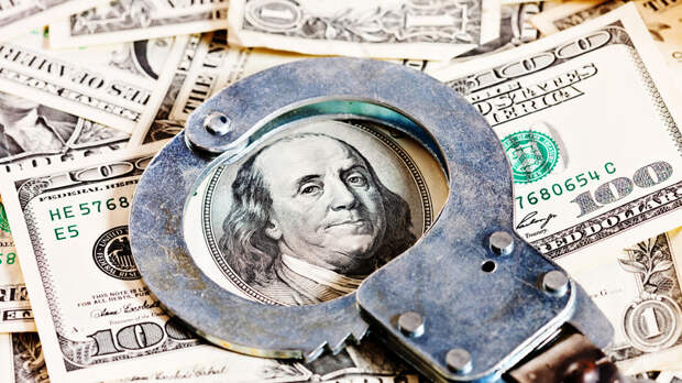 Генпрокуратура требует конфисковать 2,5 млрд рублей у экс-сотрудника МВД