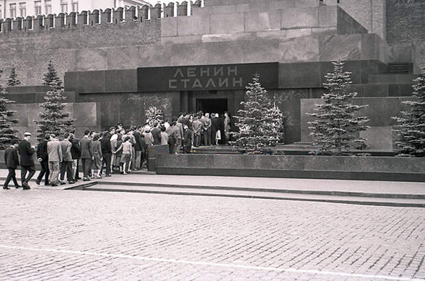 Мавзолей Ленина и Сталина, 1957 год.