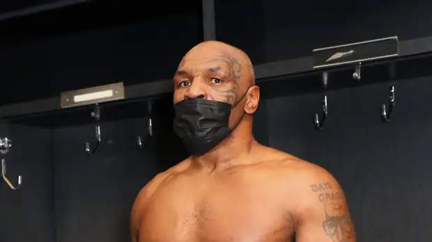 Тайсон и Джонс были награждены специальными поясами WBC