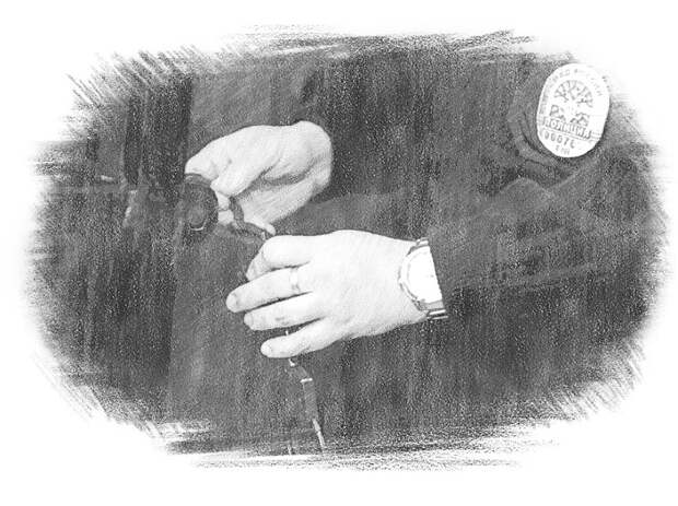 В Туле снизили сроки двоим полицейским, осужденным за взятки и издевательства над задержанными