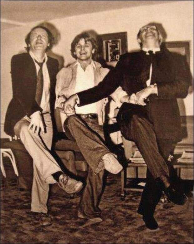 И.Бродский, М.Барышников и М.Ростропович исполняют «танец маленьких лебедей». 1970-е. США. известные, люди, фото