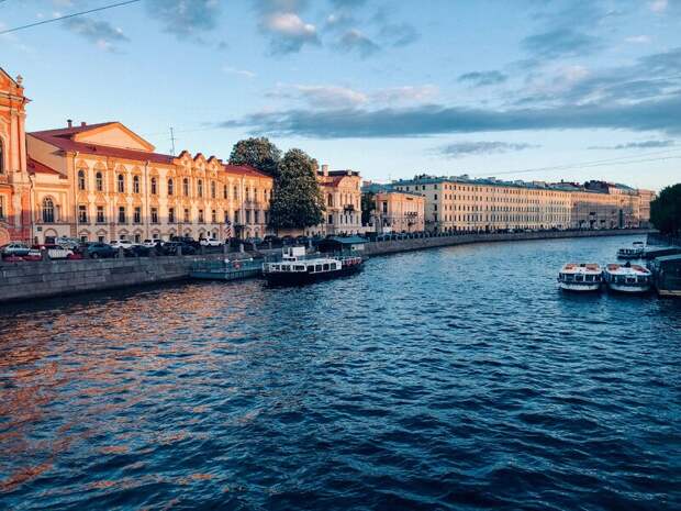 В Санкт-Петербурге запустили регулярный водный маршрут от Речного вокзала до Эрмитажа