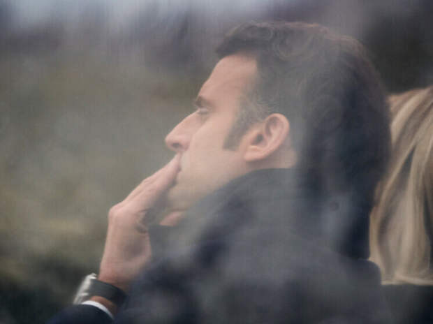 Макрон по телефону призвал Пезешкиана немедленно прекратить удары