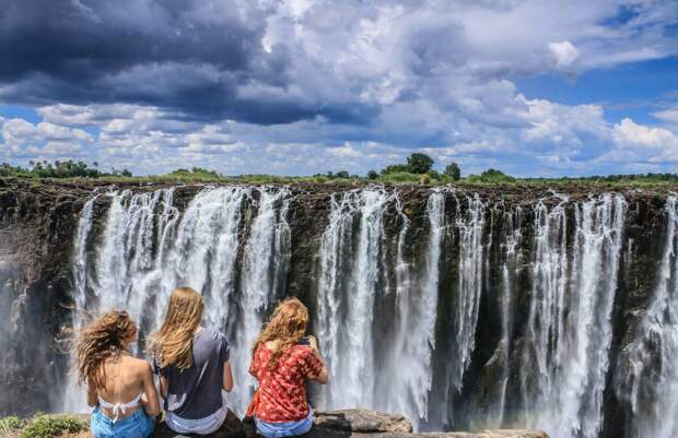 Водопад Виктория на границе Зимбабве и Замбии. Фото - Гарри Рэнделл, одно из призовых мест в категории "люди природа" дикая природа, лучшие снимки, лучшие фотографии, победители конкурса, фотографии природы, фотоконкурс, фотоконкурсы. природа