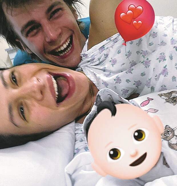 Иван Янковский с женой и новорожденным сыном