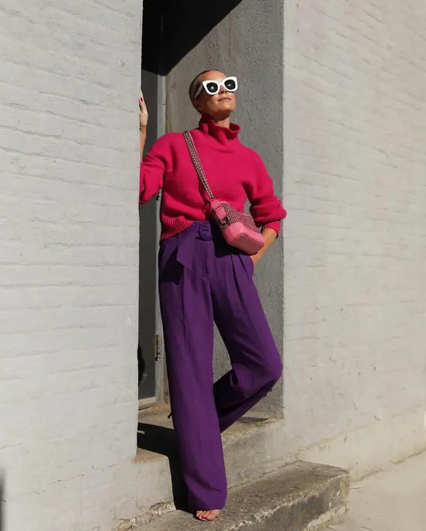 15 изящных примеров с чем носить розовый свитер и джемпер