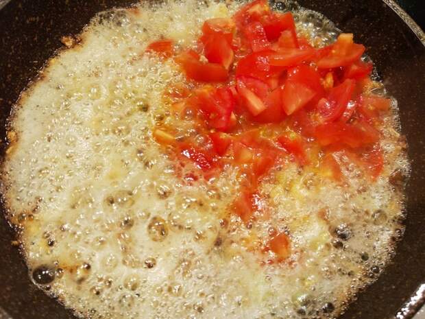 Нежные куриные бёдрышки по-тоскански на овощной подушке (Creamy Tuscan Chicken). Еда, Рецепт, Фоторецепт, Рецепт вкуса, Рецепты тралекс, Кухня, Ужин, Обед, Длиннопост
