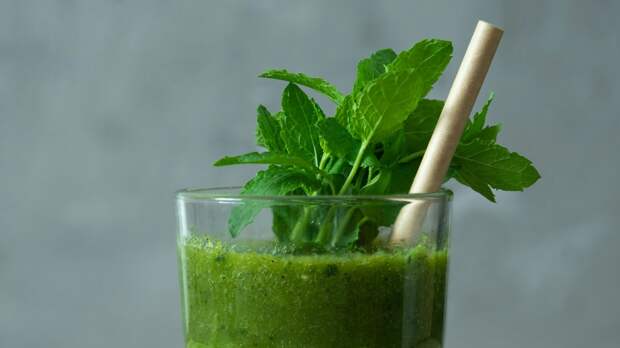 Не сорняки, а суперфуд: что приготовить из одуванчиков и крапивы