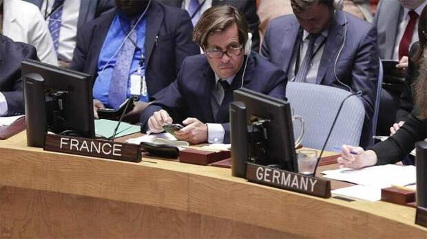 Россия имеет право и обязана поднять вопрос о незаконности пребывания Франции в ООН